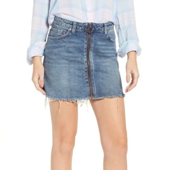WE THE FREE Denim Zip It Up Front Mini Skirt Sz 25 Free People - Picture 1 of 13